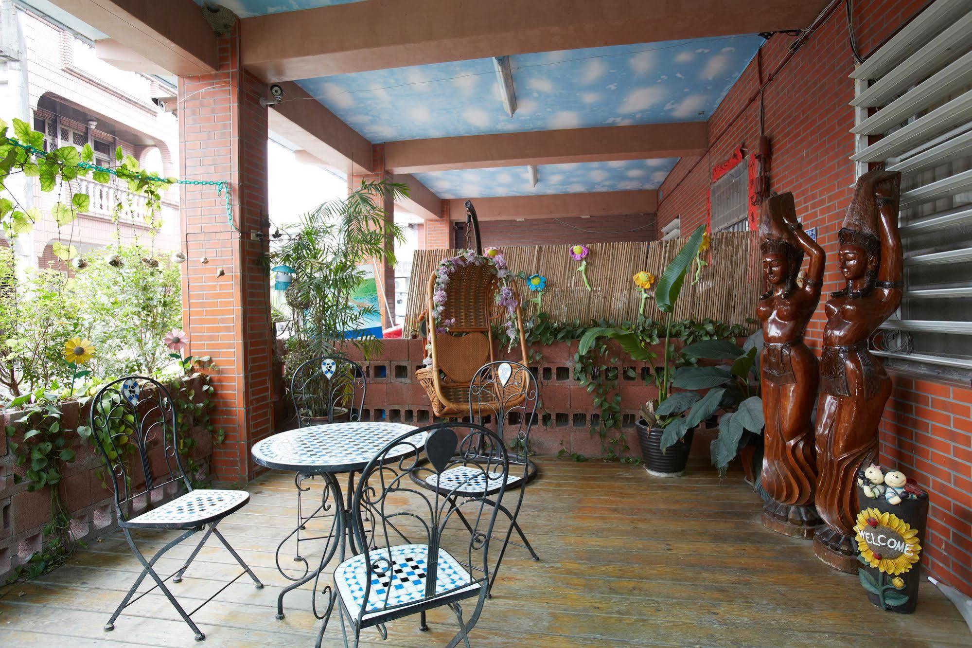 Love In Pearl Hostel Yilan Exterior photo